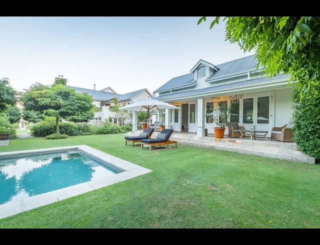 9 BEDROOM HOTEL FOR SALE IN BISHOPSCOURT